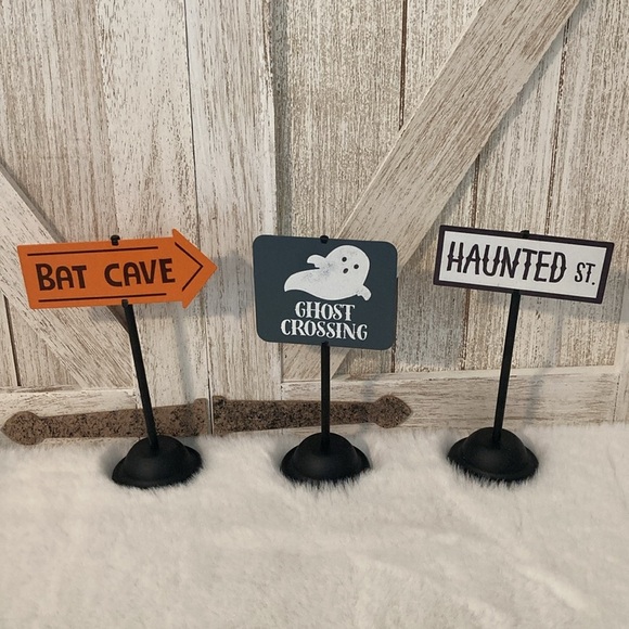 Target Hyde and Eek 2022 Halloween Mini Standing Signs - Picture 1 of 8